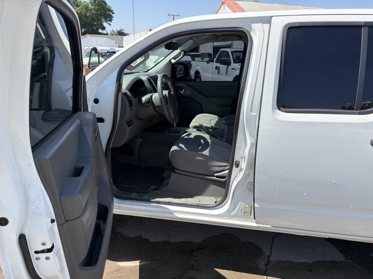 2016-nissan-frontier-image-14