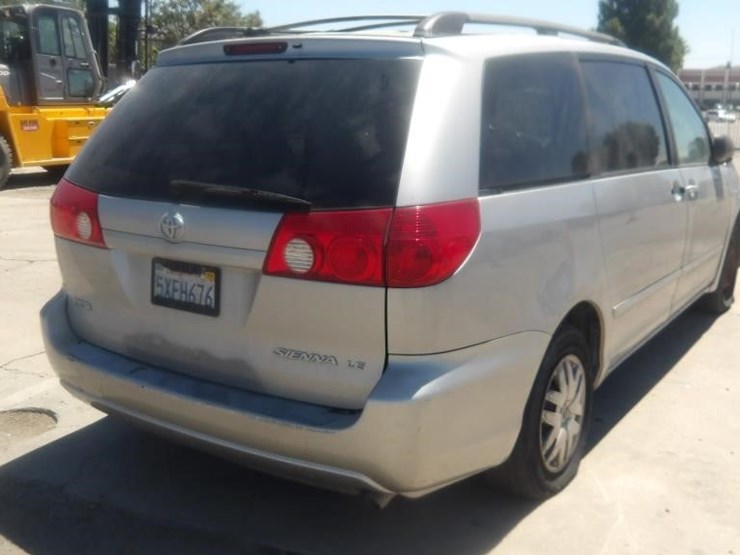 2006-toyota-sienna-le-image-4