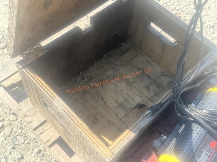 battery-box,-marine-battery-charger-&-batteries-image-12