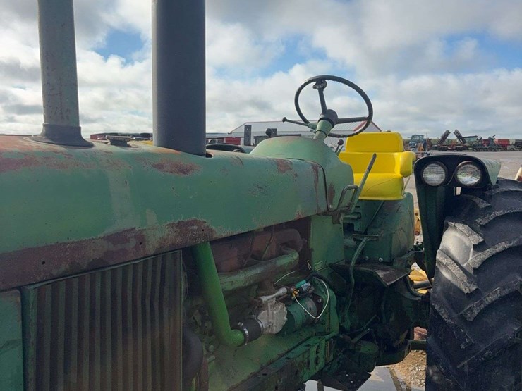 john-deere-4010-image-4