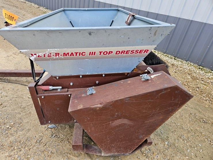 #12-•-turfco-meter-matic-iii-top-dresser-image-14