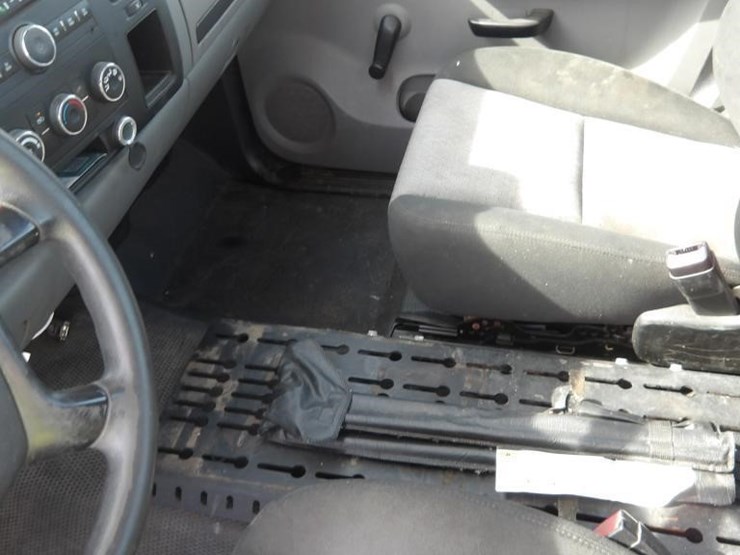 2009-chevrolet-silverado-2500-image-17