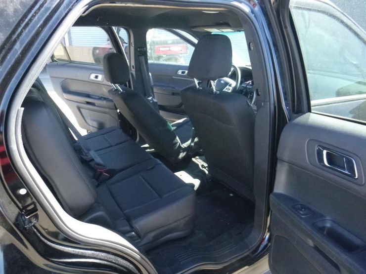 2015-ford-explorer-image-8
