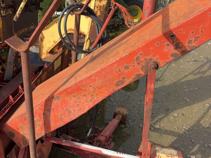 new-holland-1010-image-10