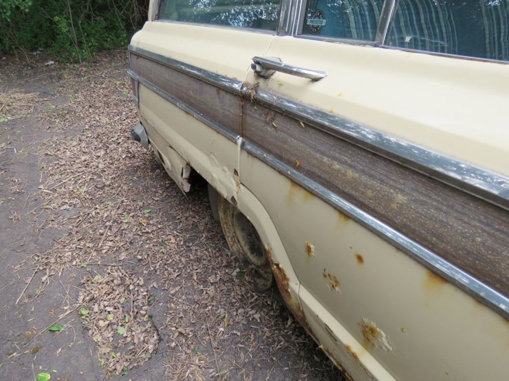 1976-jeep-wagoneer-4dr-image-3