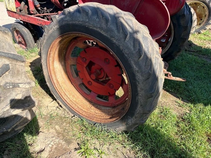 farmall-460-lp-gas-tractor-image-8