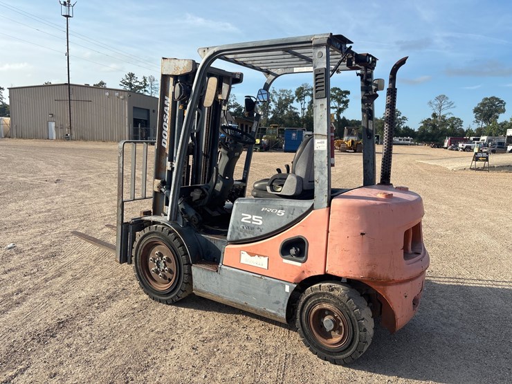 #2098-•-doosan-d25s-5-forklift-image-4