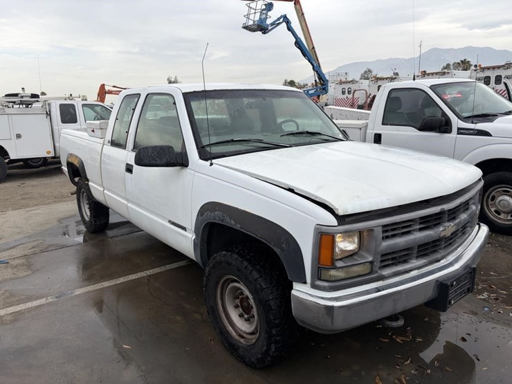 1997-chevrolet-k2500-image-2