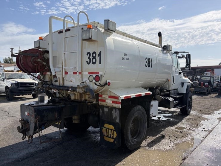 2006-international-7500-water-truck-image-3