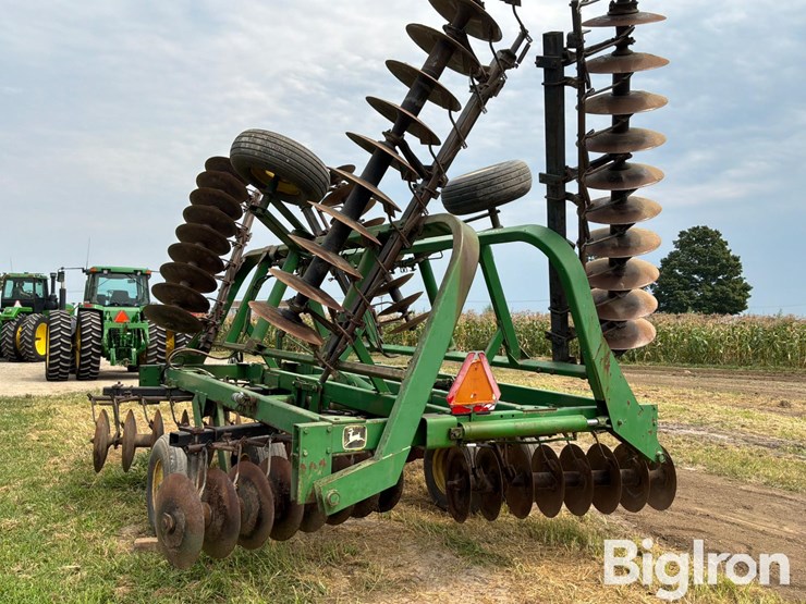 john-deere-230-image-7