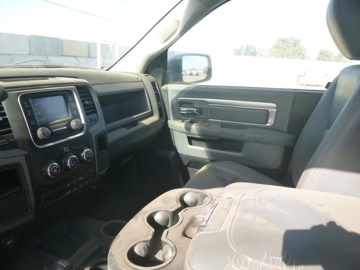 2016-dodge-3500-image-11
