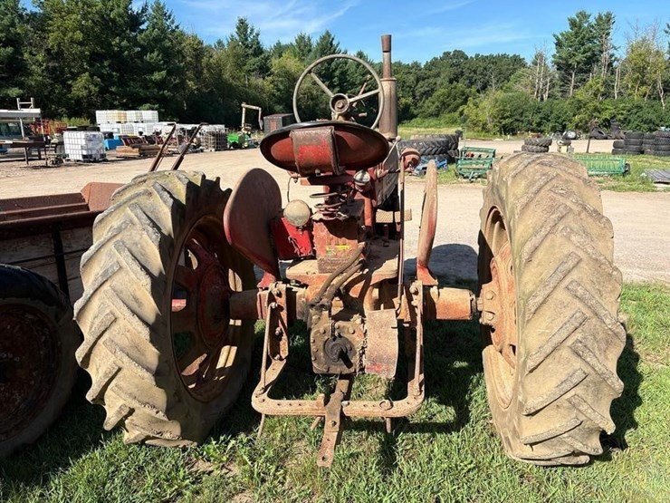 farmall-350-diesel-tractor-image-7