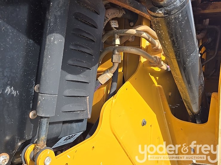 2020-caterpillar-272d-image-22