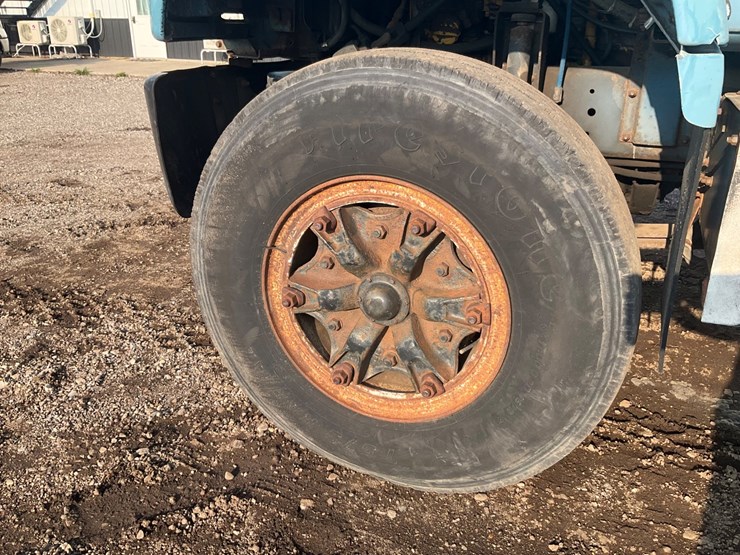 #1993-•-chevrolet-kodiak-single-axle-semi-tractor-image-18