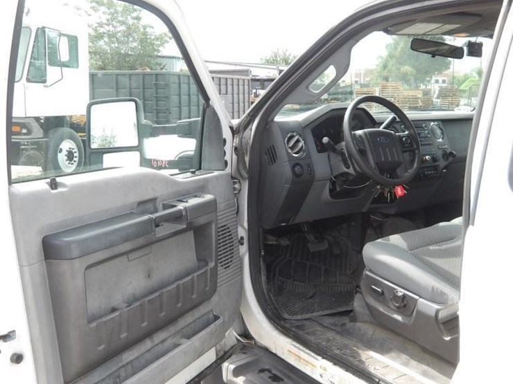 2011-ford-f550-image-17