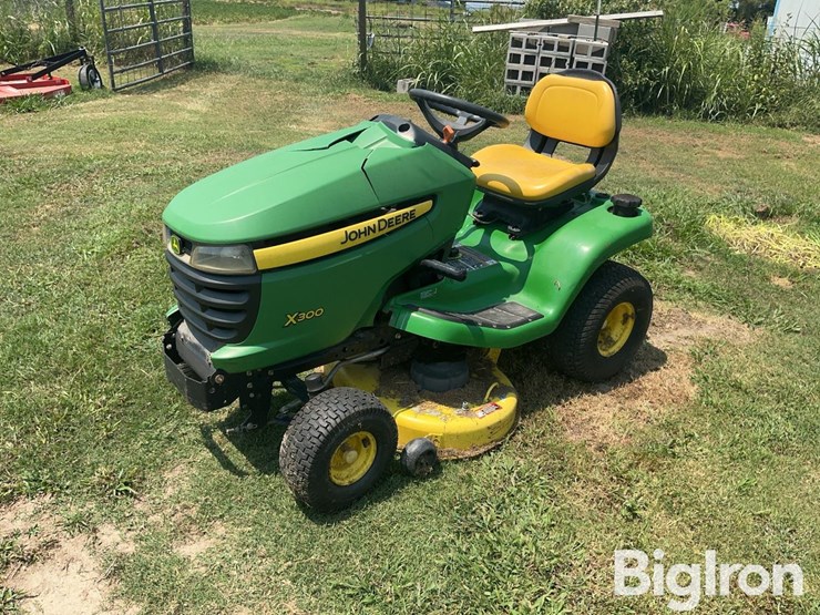 john-deere-x300-image-1