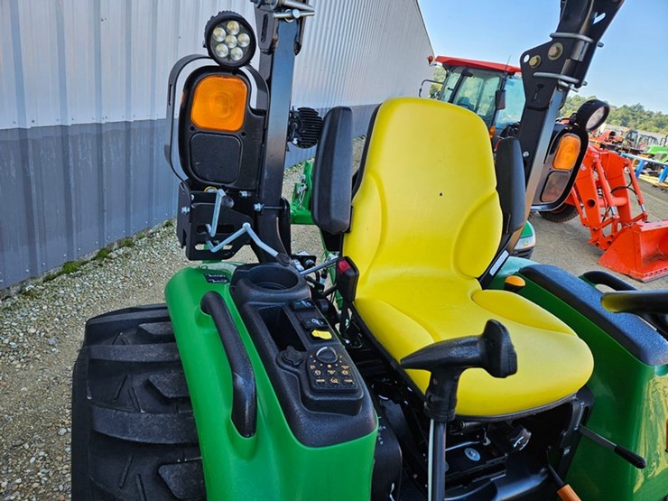 john-deere-3033r-image-40
