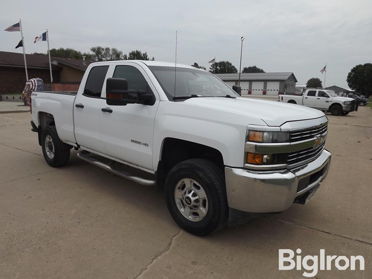 2017-chevrolet-k2500-image-3