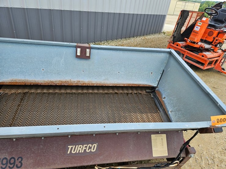 #12-•-turfco-meter-matic-iii-top-dresser-image-10
