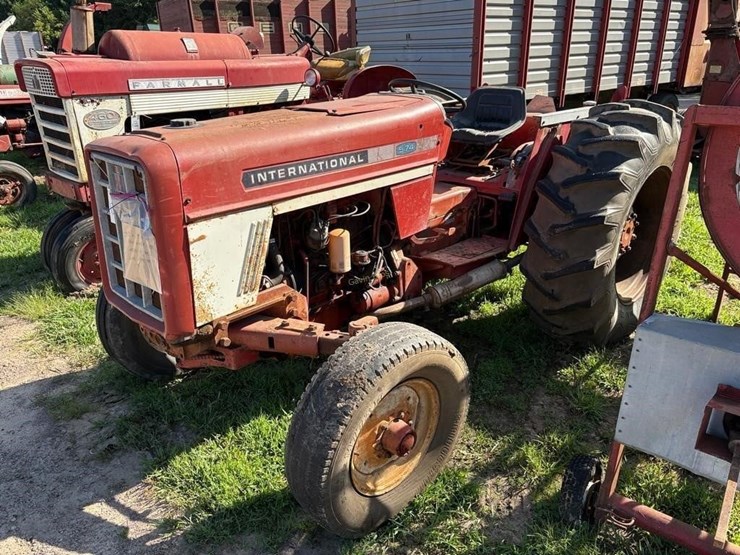 ih-574-gas-tractor-image-1