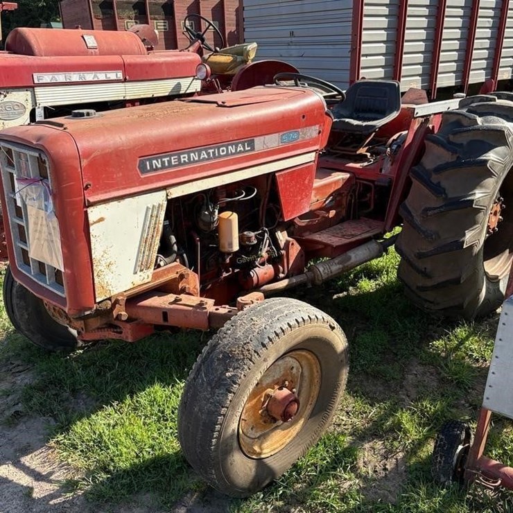 IH 574 Gas Tractor