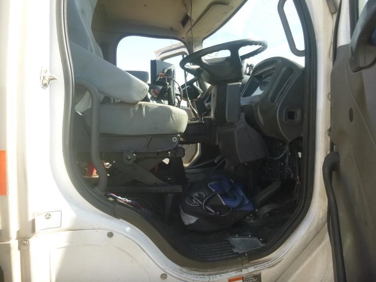 2017-freightliner-m2-street-sweeper-image-15