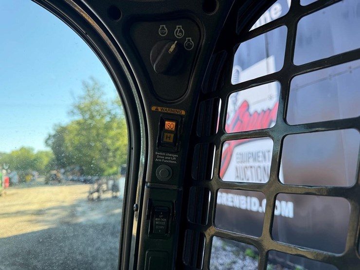 2020-bobcat-t740-image-25
