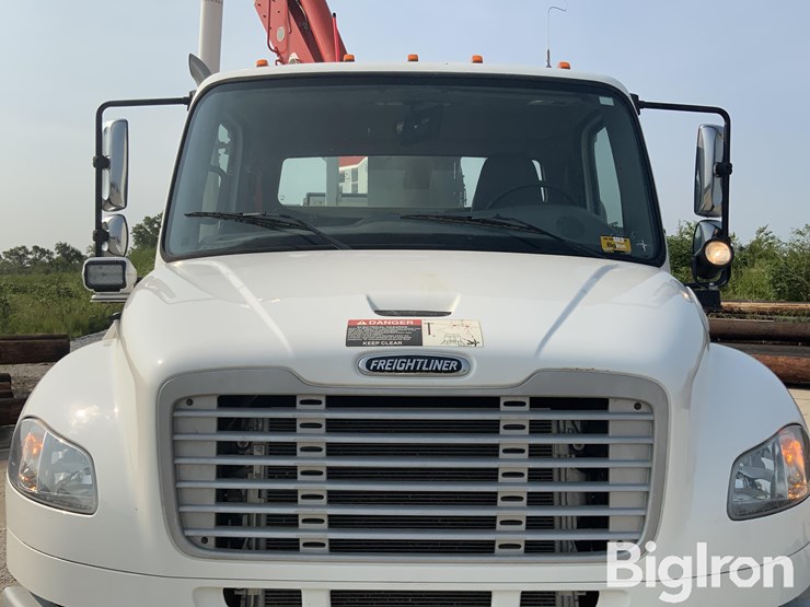 2015-freightliner-m2-106-image-18