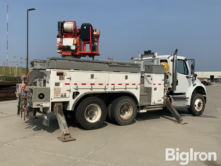 2014-freightliner-m2-106-image-13