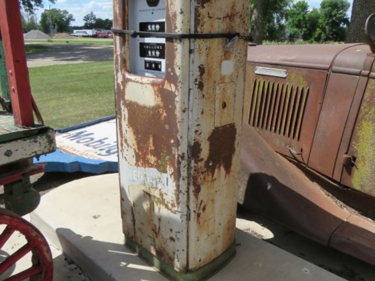 double-sided-computing-gas-pump-image-2