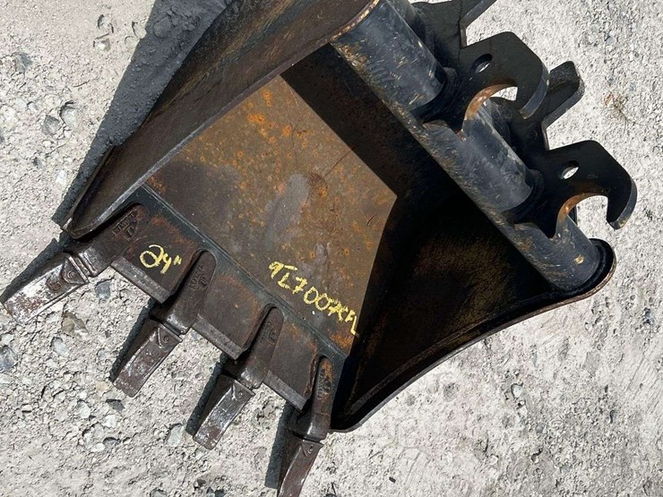 2022-john-deere-24in-digging-tooth-bucket-excavator-attachment-image-2