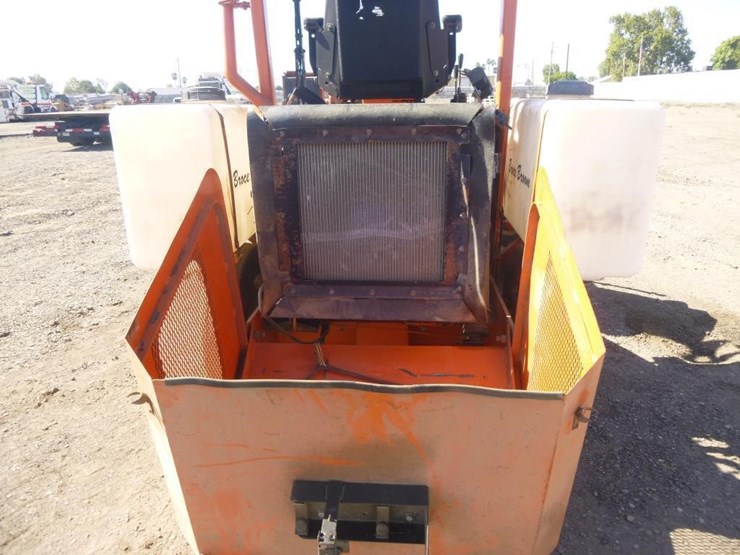 2014-broce-bb250b-3-wheel-sweeper-image-26
