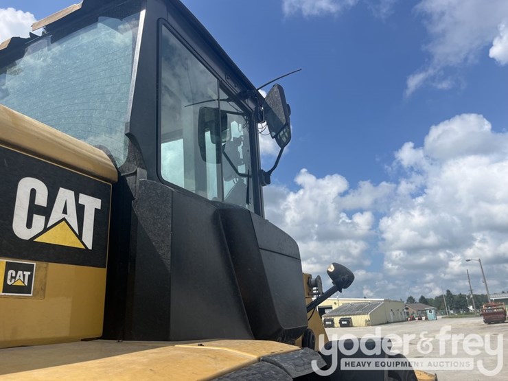 2016-caterpillar-926m-image-17