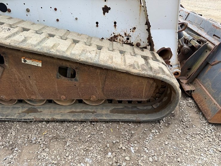 2007-bobcat-t320-image-14