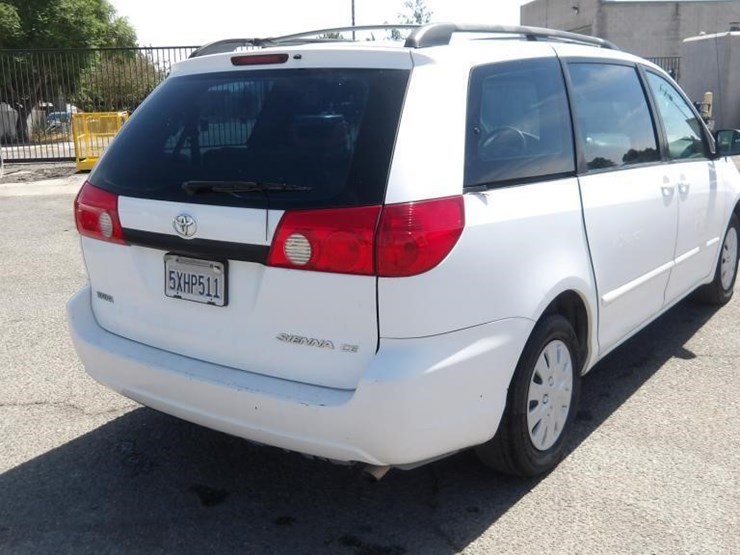 2006-toyota-sienna-image-4