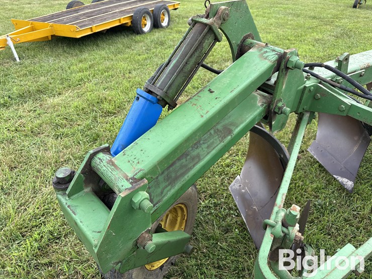 john-deere-2350-2450-image-17