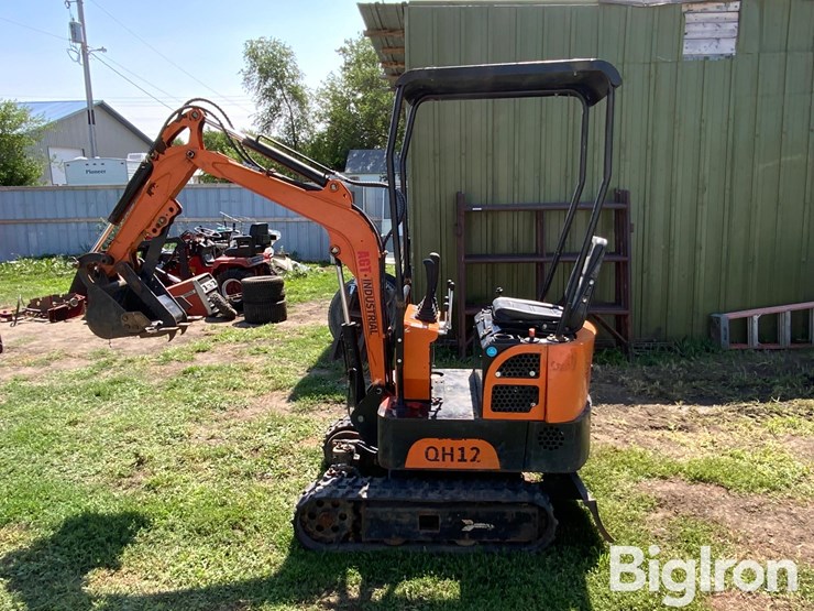 agt-industrial-mini-excavator-image-8