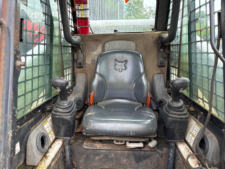 2007-bobcat-t320-image-19