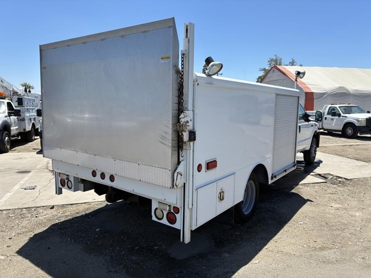 2001-ford-f550-image-3