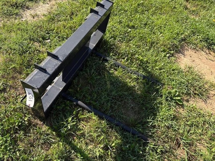 new-jt-universal-mount-bale-spear-image-2