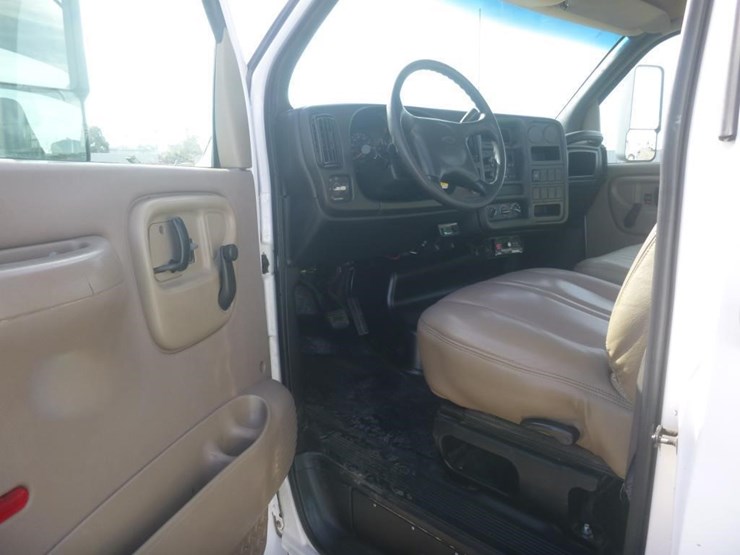 2003-chevrolet-c4500-utility-truck-image-10