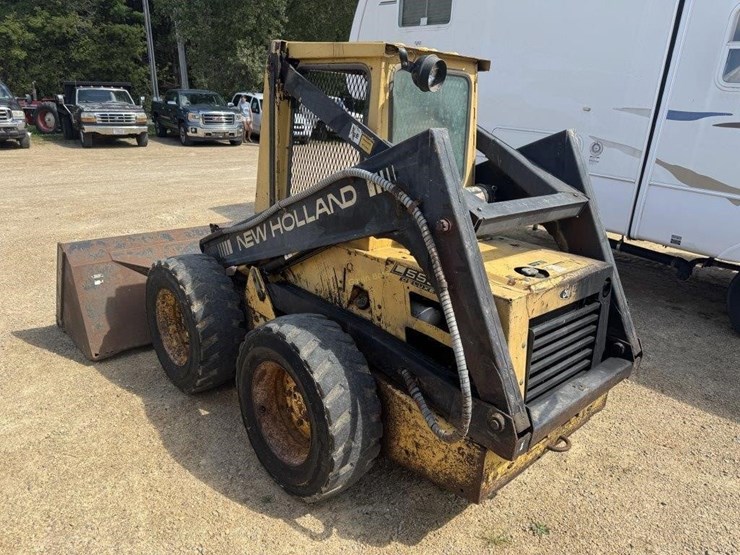 new-holland-l555-image-3