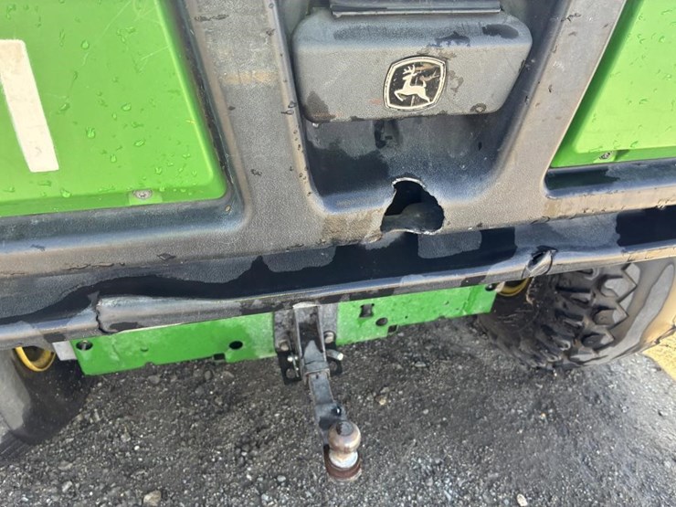2019-john-deere-gator-image-8