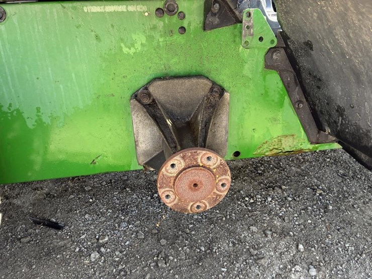 2019-john-deere-gator-image-7