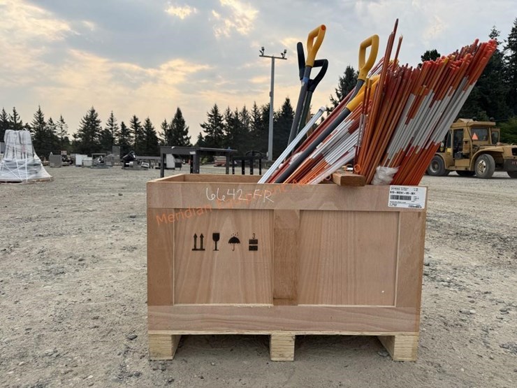 asst.-snow-shovels-&-reflective-rods-image-3