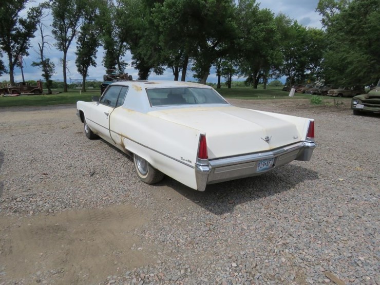 1969-cadillac-coupe-deville-2dr-ht-image-8
