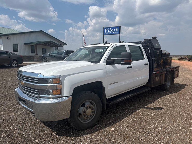 2018-chevrolet-silverado-3500hd-image-1