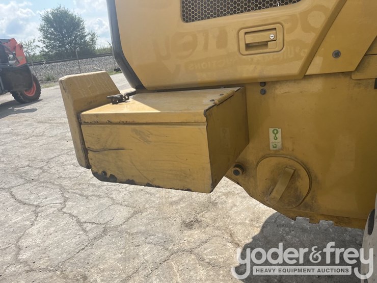 2016-caterpillar-926m-image-13