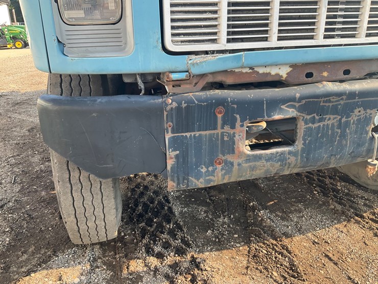 #1993-•-chevrolet-kodiak-single-axle-semi-tractor-image-11