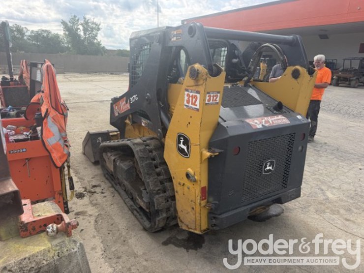 2019-deere-317g-image-2